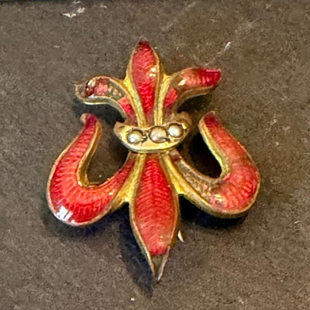 Antique Red Guilloche Enamel Fleur De Lis Brooch Gold Tone Faux Pearl Accent Pin
